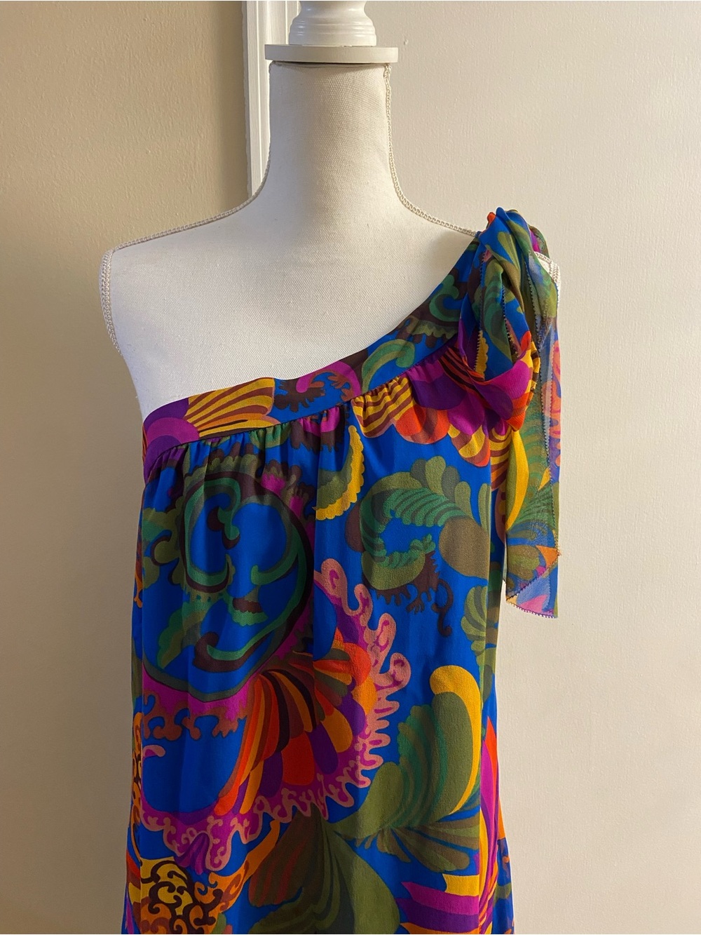 Trina Turk&Banaba Rep One-Shoulder Paisley Print Dress in Blue and Green Silk 12 - Picture 4 of 11